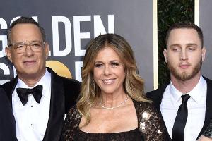 Tom Hanks posiert für seltenes Foto mit seinem Sohn Chet