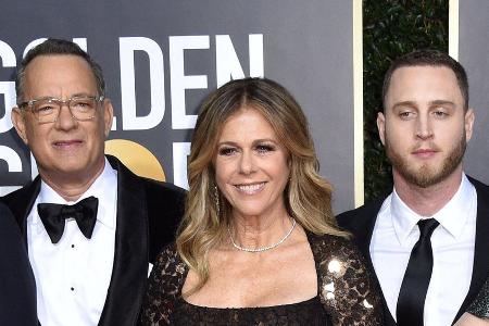 Tom Hanks posiert für seltenes Foto mit seinem Sohn Chet Tom Hanks posiert für seltenes Foto mit seinem Sohn Chet