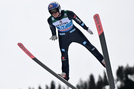 Wellinger zur Halbzeit Fünfter - Kobayashi knapp davor Wellinger zur Halbzeit Fünfter - Kobayashi knapp davor