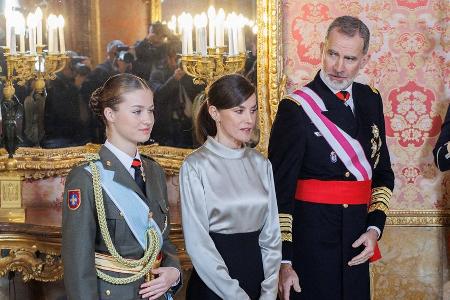 Leonor von Spanien gibt Debüt bei militärischer Neujahrs-Parade Leonor von Spanien gibt Debüt bei militärischer Neujahrs-Parade