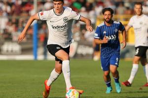 Frankfurt verleiht Talent Wenig nach Nürnberg
