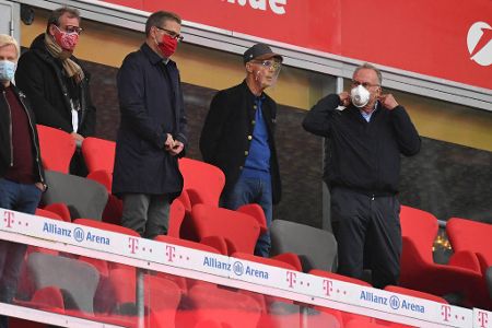 Rückzug aus der Öffentlichkeit - In den letzten Jahren macht sich Beckenbauer in der Öffentlichkeit rar. Selbst Stadionbesuche beim FC Bayern sind für ihn auch angesichts seiner sich verschlechternden Gesundheit keine Selbstverständlichkeit mehr. Am 7. Januar 2024 stirbt Beckenbauer im Alter von 78 Jahren.
