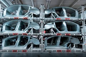 Tesla und Volvo mit Produktionsstopp