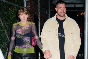Taylor Swift und Travis Kelce Hand in Hand nach NFL-Sieg