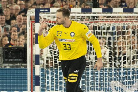 Noten zum EM-Auftakt des DHB-Teams gegen die Schweiz - Was für ein Auftakt! Die deutsche Handball-Nationalmannschaft hat die Schweiz zum Start der Heim-EM mit 27:14 deklassiert. Ein überragender Andreas Wolff war nicht zu bezwingen. Doch auch seine Mitspieler wussten im Kollektiv zu überzeugen. Die Noten für alle DHB-Stars: Noten zum EM-Auftakt des DHB-Teams gegen die Schweiz - Was für ein Auftakt! Die deutsche Handball-Nationalmannschaft hat die Schweiz zum Start der Heim-EM mit 27:14 deklassiert. Ein überragender Andreas Wolff war nicht zu bezwingen. Doch auch seine Mitspieler wussten im Kollektiv zu überzeugen. Die Noten für alle DHB-Stars: