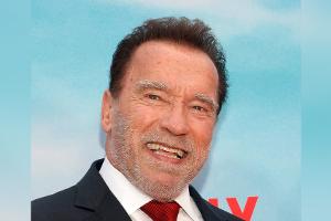 Arnold Schwarzenegger am Münchner Flughafen vom Zoll festgehalten