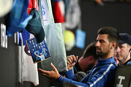 Besondere Beziehung: Djokovic fühlt sich Baum verbunden Besondere Beziehung: Djokovic fühlt sich Baum verbunden