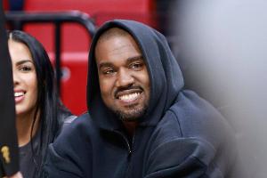 Hat Kanye West wirklich seine Zähne komplett entfernen lassen?
