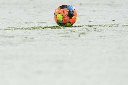 Wintereinbruch: Drittliga-Spiel Köln-Saarbrücken abgesagt Wintereinbruch: Drittliga-Spiel Köln-Saarbrücken abgesagt