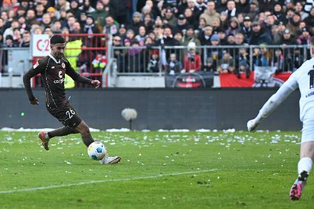 St. Pauli löst Kiel an der Spitze ab St. Pauli löst Kiel an der Spitze ab