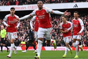 Arsenal hält Anschluss