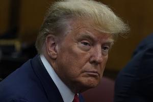 Mysteriöse rote Flecken auf Donald Trumps Hand: Das steckt dahinter