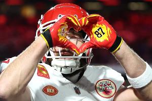 Travis Kelce und Taylor Swift: Liebesgeste mitten im Spiel