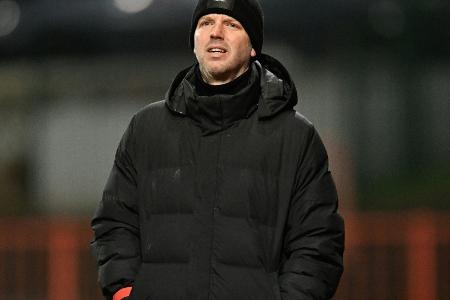 Kohfeldt muss nach Pyro-Unterbrechung nachsitzen Kohfeldt muss nach Pyro-Unterbrechung nachsitzen