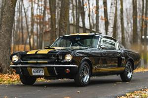 Ford Mustang Shelby GT 350 H in Autovermietung Hertz Lackierung