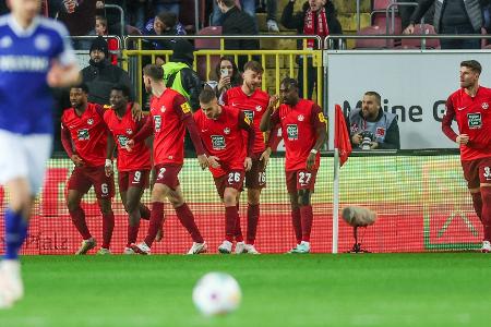 Kaiserslautern landet Befreiungsschlag gegen Schalke Kaiserslautern landet Befreiungsschlag gegen Schalke
