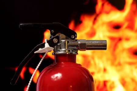 Brauchen Sie wirklich einen Feuerlöscher im Auto? Brauchen Sie wirklich einen Feuerlöscher im Auto?