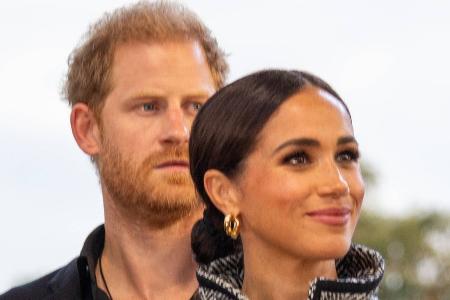 Opfert Herzogin Meghan für den royalen Frieden ihr Enthüllungsbuch? Opfert Herzogin Meghan für den royalen Frieden ihr Enthüllungsbuch?