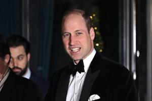 Prinz William trotz schwieriger Wochen bei Gala zu Scherzen aufgelegt