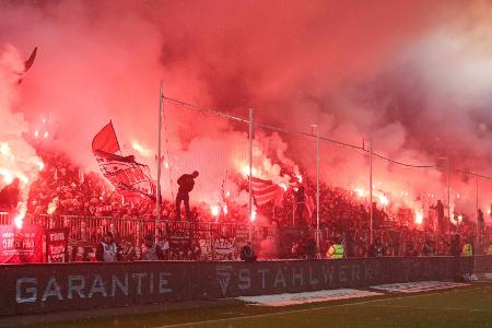 Pyro-Einsatz im Derby: Über 100.000 Euro Strafe für St. Pauli Pyro-Einsatz im Derby: Über 100.000 Euro Strafe für St. Pauli
