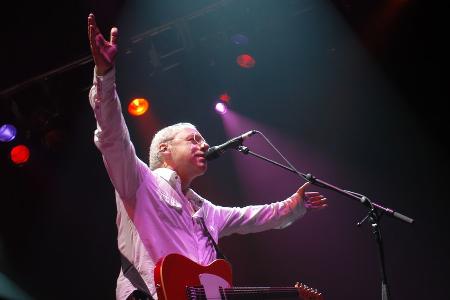Mark Knopfler versammelt die größten Stars für Charity-Song Mark Knopfler versammelt die größten Stars für Charity-Song