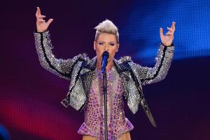 "Du wirst das toll machen": Pink unterbricht Konzert für Schwangere