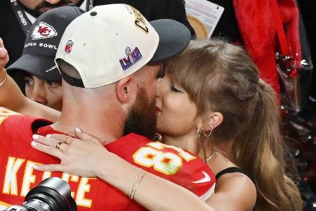 Taylor Swift beim Super Bowl: Nervenschlacht endet mit Märchenkuss Taylor Swift beim Super Bowl: Nervenschlacht endet mit Märchenkuss