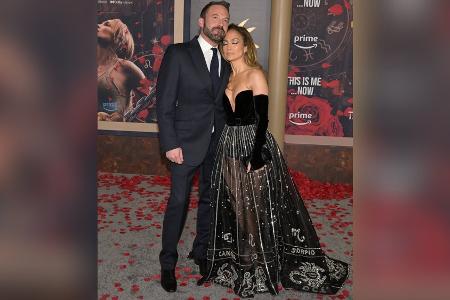 Jennifer Lopez turtelt mit Ben Affleck bei der Premiere ihres Films Jennifer Lopez turtelt mit Ben Affleck bei der Premiere ihres Films