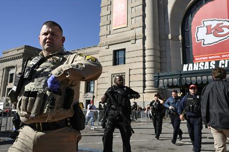 Eine tote Person: Schießerei überschattet Chiefs-Parade