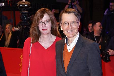 Auf der Berlinale: Karl Lauterbach posiert mit seiner neuen Freundin Auf der Berlinale: Karl Lauterbach posiert mit seiner neuen Freundin