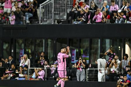 Nach Aufregung in Hongkong: Messi wieder bejubelt Nach Aufregung in Hongkong: Messi wieder bejubelt