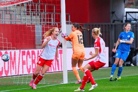 Bayern-Frauen bleiben nach Arbeitssieg gegen Essen vorne Bayern-Frauen bleiben nach Arbeitssieg gegen Essen vorne
