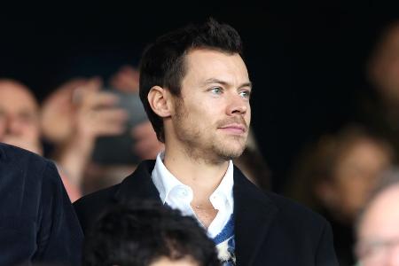Premier-League-Spiel: Harry Styles mischt sich unter die Fußball-Fans Premier-League-Spiel: Harry Styles mischt sich unter die Fußball-Fans