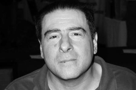 Herzinfarkt nach OP: Schauspieler Tony Ganios stirbt mit 64 Jahren Herzinfarkt nach OP: Schauspieler Tony Ganios stirbt mit 64 Jahren