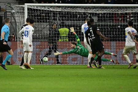 Europa-Traum früh geplatzt: Frankfurt verpasst Achtelfinale Europa-Traum früh geplatzt: Frankfurt verpasst Achtelfinale