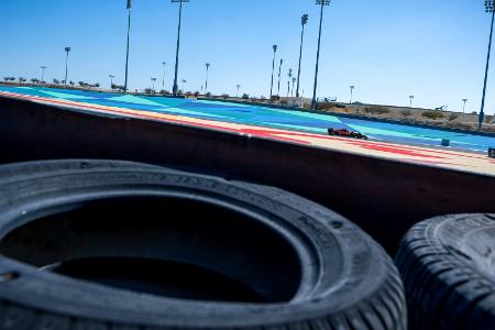 Der nächste lose Gully: Formel-1-Tests wieder unterbrochen Der nächste lose Gully: Formel-1-Tests wieder unterbrochen