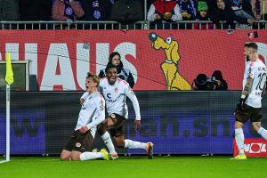 St. Pauli ringt Kiel im Spitzenspiel nieder