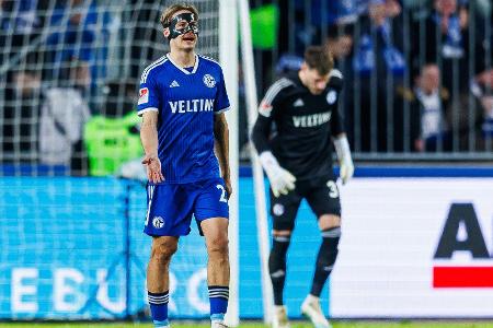 Desaströse erste Halbzeit: S04 verliert in Magdeburg Desaströse erste Halbzeit: S04 verliert in Magdeburg