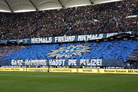 Choreo: HSV-Fans kritisieren Polizeieinsatz scharf Choreo: HSV-Fans kritisieren Polizeieinsatz scharf
