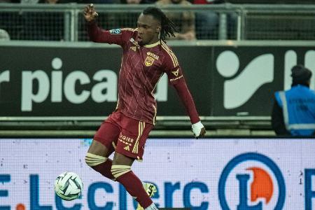 Nach Zusammenprall: Ligue-2-Profi Elis im künstlichen Koma Nach Zusammenprall: Ligue-2-Profi Elis im künstlichen Koma