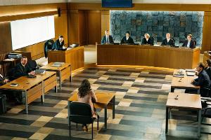 "Sie sagt. Er sagt.": Herausforderndes Justizdrama mit Starbesetzung