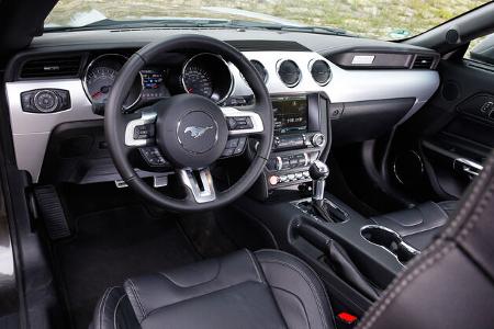 Ford Mustang 2.3 Ecoboost Fastback, Cockpit