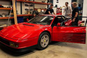 Niels van Roij Ferrari Testarossa Targa Umbau Restomod