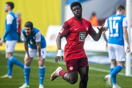 Dank Ache: Kaiserslautern gewinnt Kellerduell in Rostock Dank Ache: Kaiserslautern gewinnt Kellerduell in Rostock