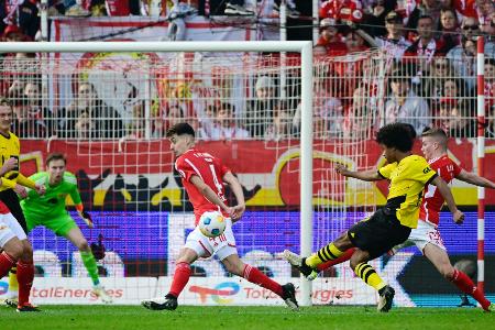 Kunstschütze Adeyemi führt Dortmund zum Sieg Kunstschütze Adeyemi führt Dortmund zum Sieg