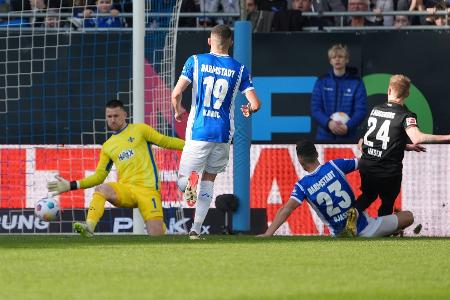 0:5 nach 29 Minuten: Darmstadt enttäuscht bei FCA-Rekordsieg 0:5 nach 29 Minuten: Darmstadt enttäuscht bei FCA-Rekordsieg