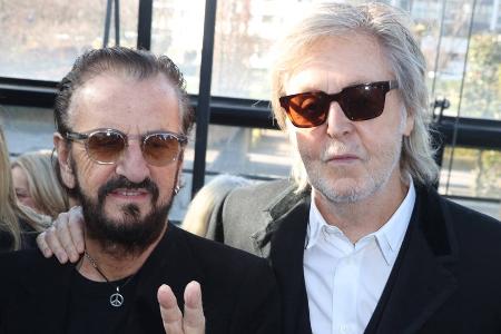 Die Beatles in Paris: Paul McCartney und Ringo Starr in der Front Row Die Beatles in Paris: Paul McCartney und Ringo Starr in der Front Row