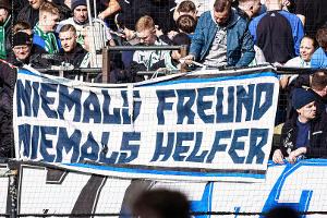 Verbrannte Uniform: Polizei ermittelt gegen HSV-Fans
