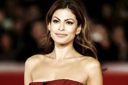 Eva Mendes wird 50: Auf diese Beauty-Tricks schwört die Schauspielerin Eva Mendes wird 50: Auf diese Beauty-Tricks schwört die Schauspielerin