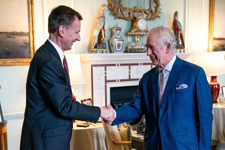 Inmitten der Krebsbehandlung: König Charles III. zurück bei der Arbeit Inmitten der Krebsbehandlung: König Charles III. zurück bei der Arbeit